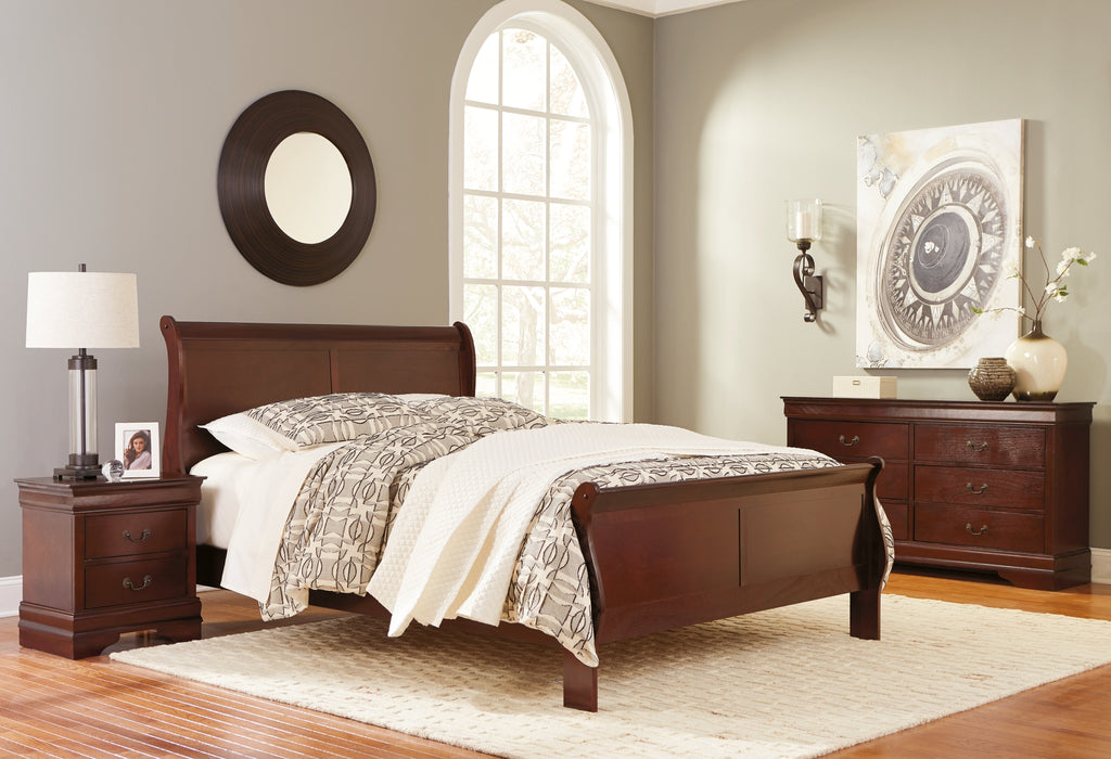 Ashley Express - Alisdair Queen Sleigh Bed with 2 Nightstands