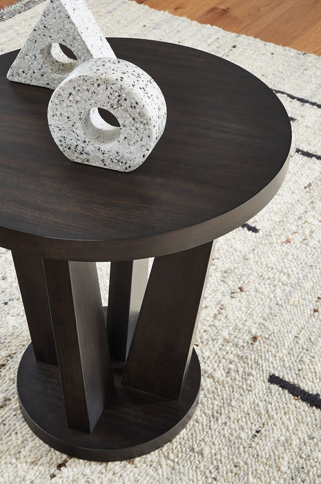 Ashley Express - Chasinfield Round End Table